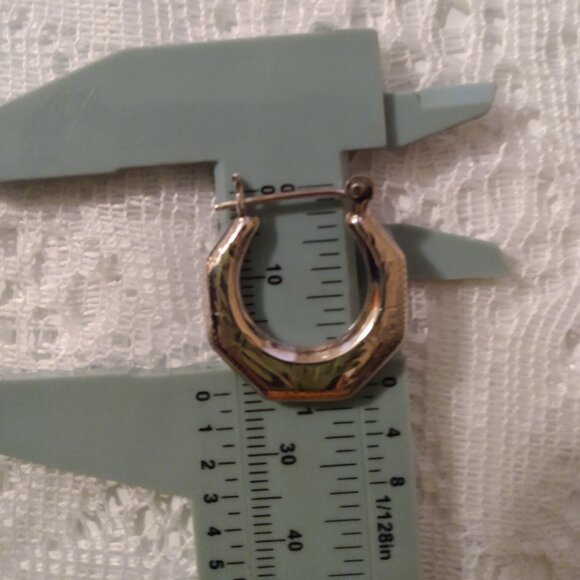 Solid 10k gold earrings - Picture 7 of 9